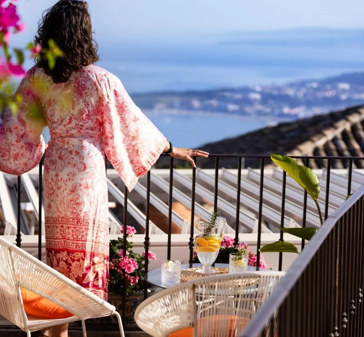 Hotel Villa Ταορμίνα 4*,